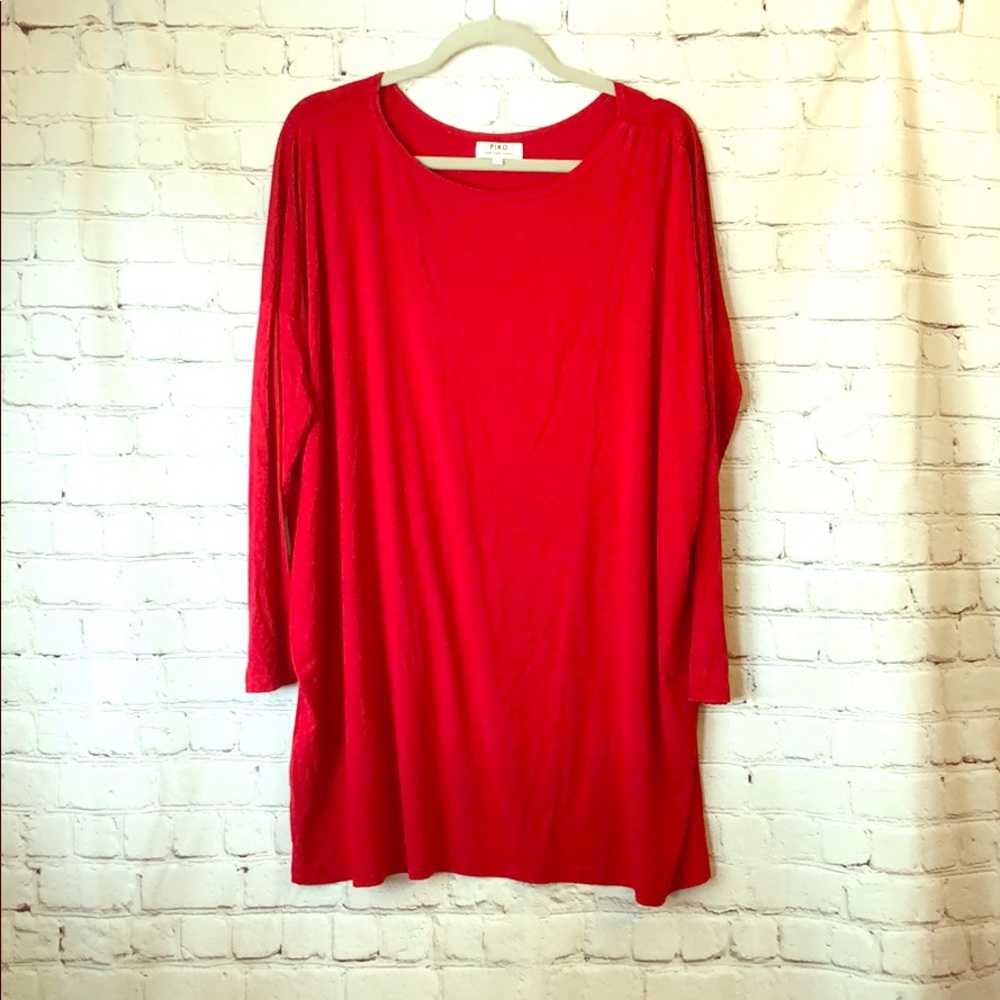 Red piko top